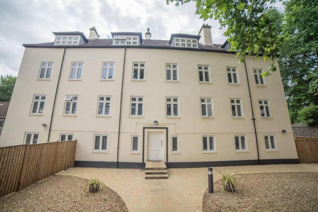 Champion Court Two Bedroom Flat 브리스틀 외부 사진